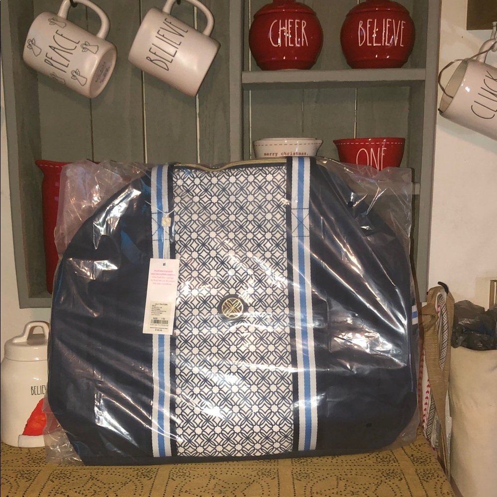 Lilly Pulitzer Quilted Puffer Halton Travel Bag Low Tide Navy